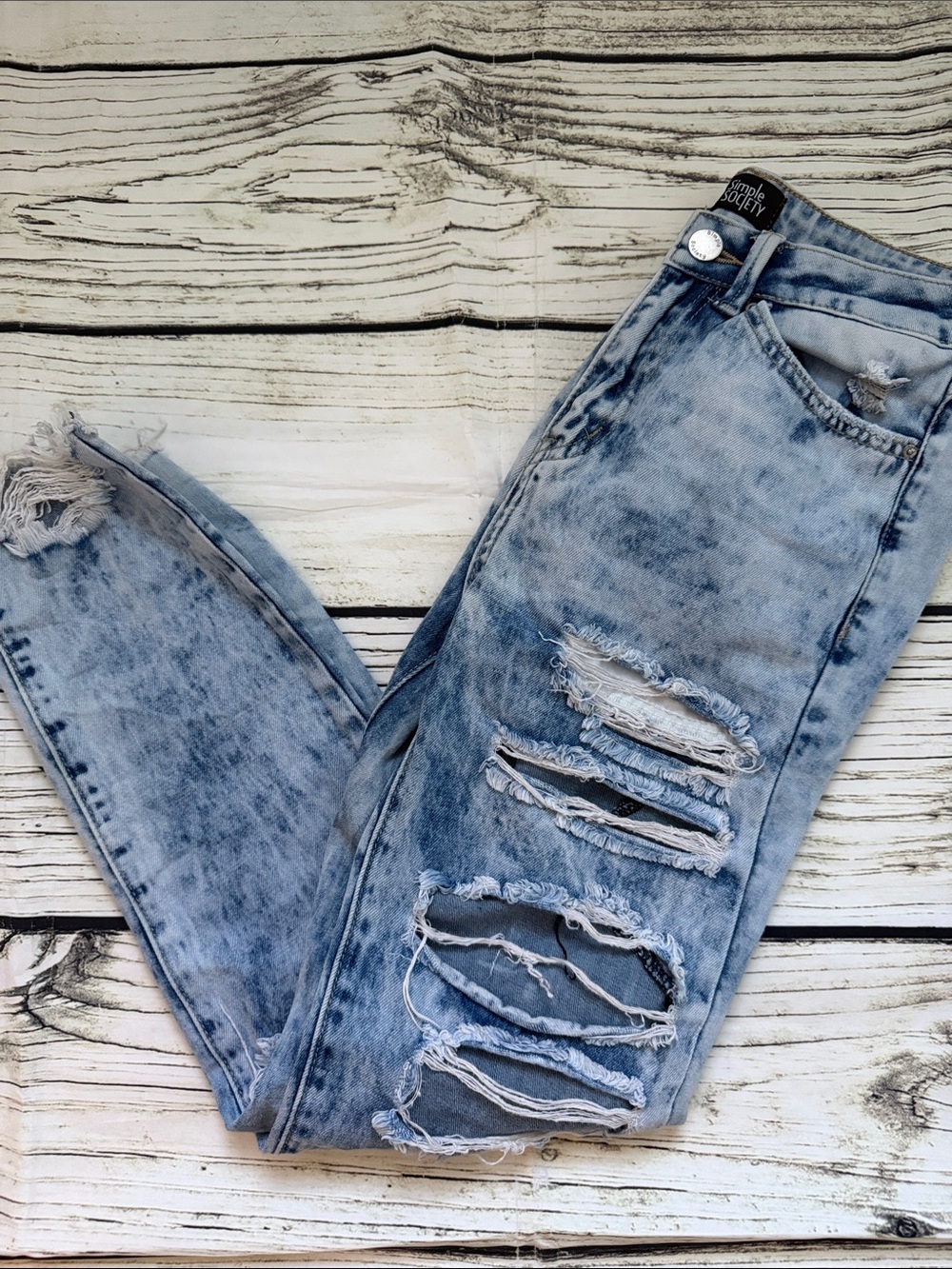 ♡ Simple Society Light Wash Vintage Style Distressed Ripped Jeans 3/26